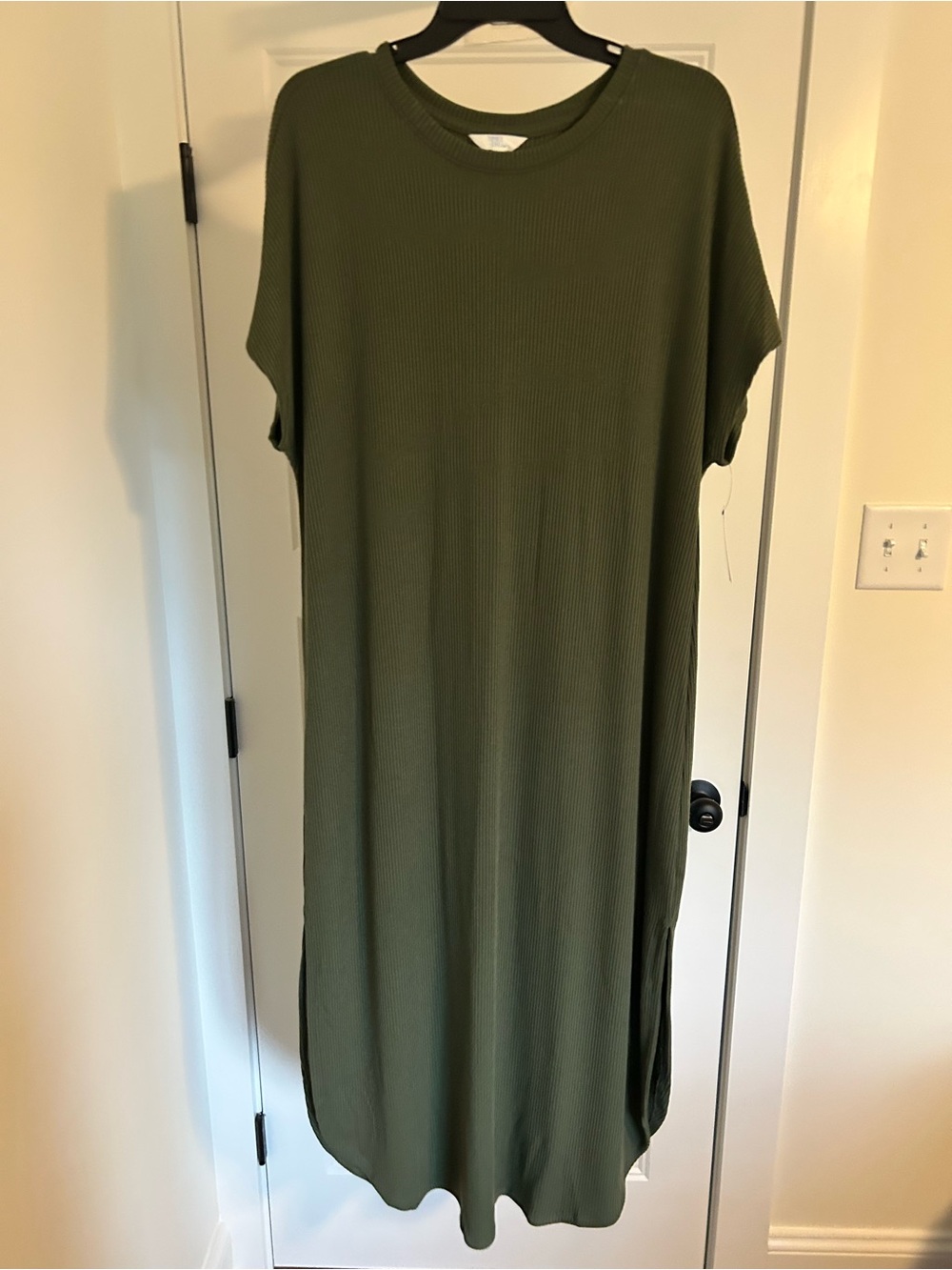 Time and Tru Olive Green Ribbed Short Sleeve Midi Dress
